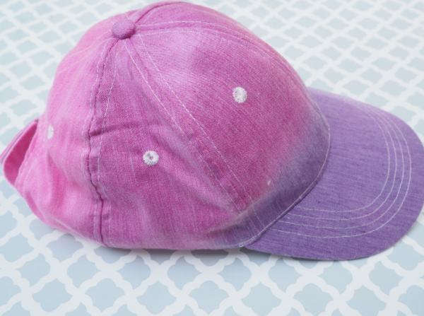 Topi Baseball dengan Efek Dip-dye